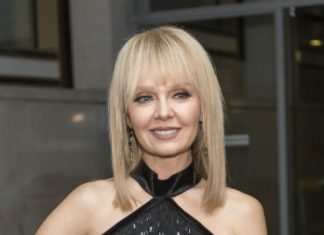 Секси блондинка! Фото 52-летней Валерии в дерзком бикини