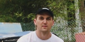 Тещу рэпера Картрайта госпитализировали из зала суда