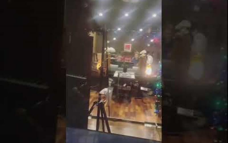 «Лизонька превратилась в секс-бомбу!»: Арзамасова пошалила в прозрачном платье