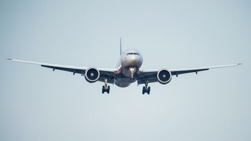 На жилой район в Колорадо упали части двигателя Boeing 777