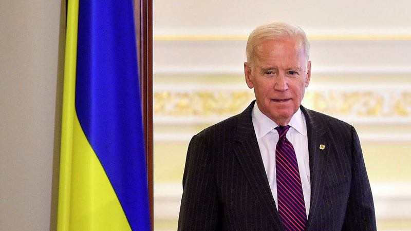 WP рассказал, почему Байден до сих пор не позвонил Зеленскому