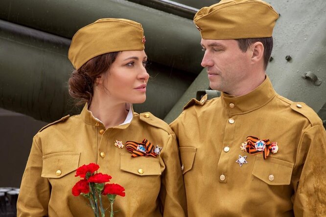 &laquo;Колечки и&nbsp;маникюр не&nbsp;сняла!&raquo;: Макеева с&nbsp;женихом в&nbsp;военной форме удивили фанатов