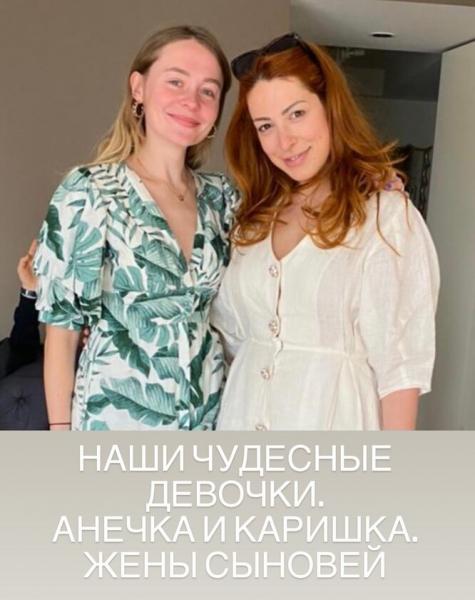 &laquo;Наши чудесные девочки&raquo;: Елена Малышева похвасталась красавицами-невестками