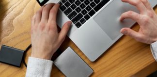 Microsoft назвала цену Surface Duo