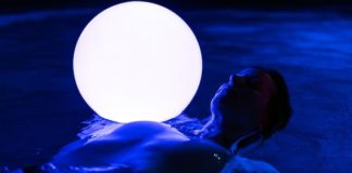 Надо брать лампочку Xiaomi Yeelight