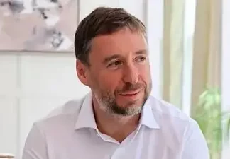 За хейт в адрес жены Владислав Бакальчук получил дизлайки