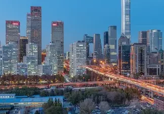 Житель китайского города показал свой сложный путь на работу