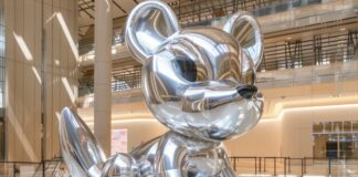 Реконструкция подарила нью-йоркскому Apple Store новый стеклянный куб