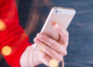 Оператор внёс в списки запасов продукции белый iPhone 4S