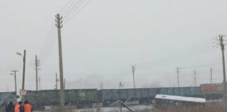 Поезд протаранил пассажирский автобус в Хабаровске, четверо ранены
