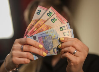 Российских пенсий переведено в Прибалтику на €5 млн