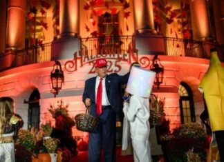 Трамп с Вэнсом закатили вечеринку на Хэллоуин во время назревающего голода