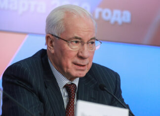Азаров объяснил, зачем Зеленский продвигает свой «мирный план»