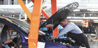 Российский автопром признали худшей отраслью года