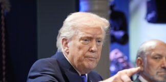США перебрасывают сотни самолётов и две авианосные группы к Ирану