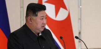 Лидер КНДР Ким Чен Ын лично проехал на новой 600-мм РСЗО по площади