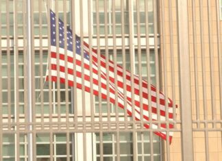 Бывшие сторонники критикуют Трампа за удары по Ирану