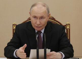 Путин: России необходимо вернуться на траекторию устойчивого роста экономики