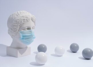 Почему не стоит делать культ из людей и предметов
